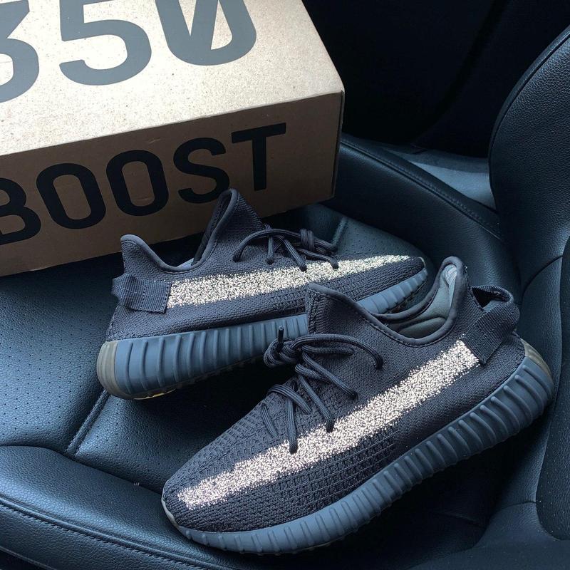 YEZZY 350 - 700